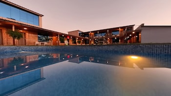 arya resort and spa