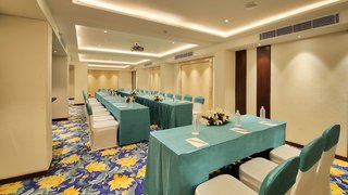 golden tulip essential jaipur