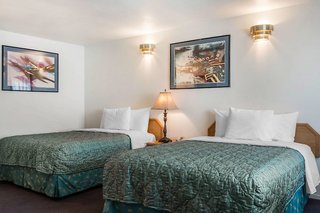 Rodeway Inn Beaumont 1-10,Cherry Valley>>Beaumont,2 star