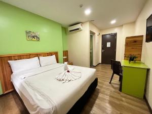 oyo 328 apple hotel shah alam
