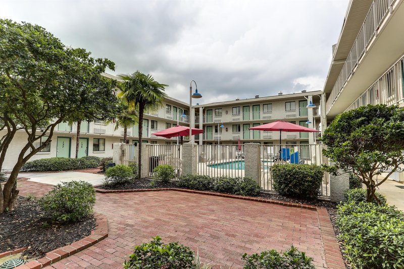 super 6 inn and suites baton rouge