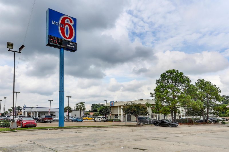 super 6 inn and suites baton rouge