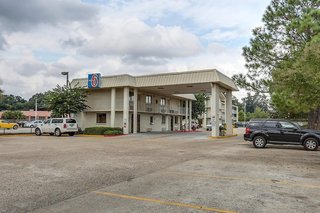 super 6 inn and suites baton rouge