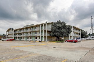 super 6 inn and suites baton rouge