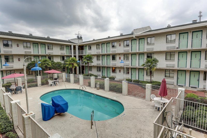 super 6 inn and suites baton rouge