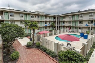 super 6 inn and suites baton rouge