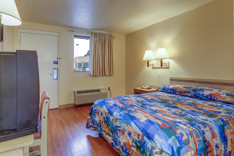super 6 inn and suites baton rouge