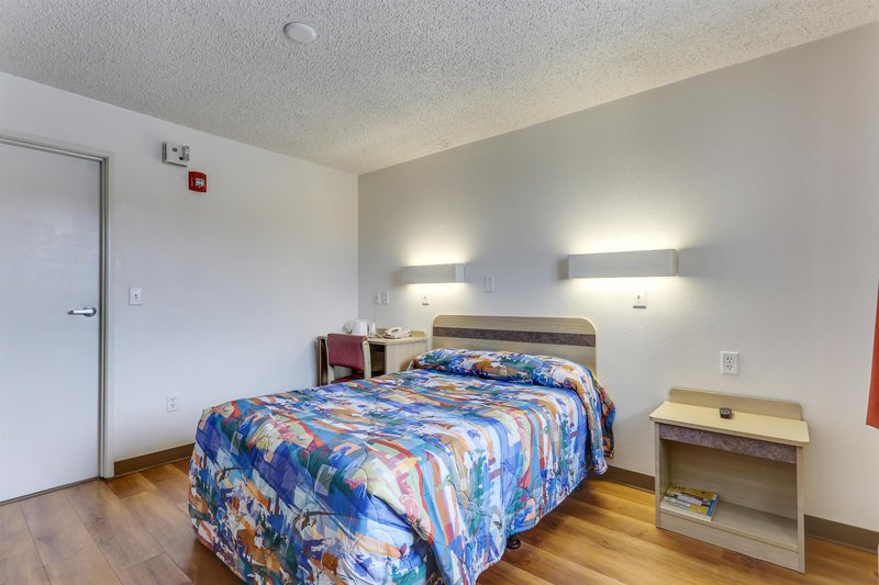 super 6 inn and suites baton rouge