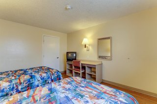 super 6 inn and suites baton rouge