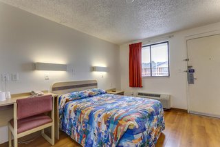 super 6 inn and suites baton rouge