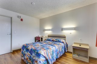 super 6 inn and suites baton rouge