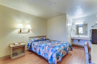 super 6 inn and suites baton rouge