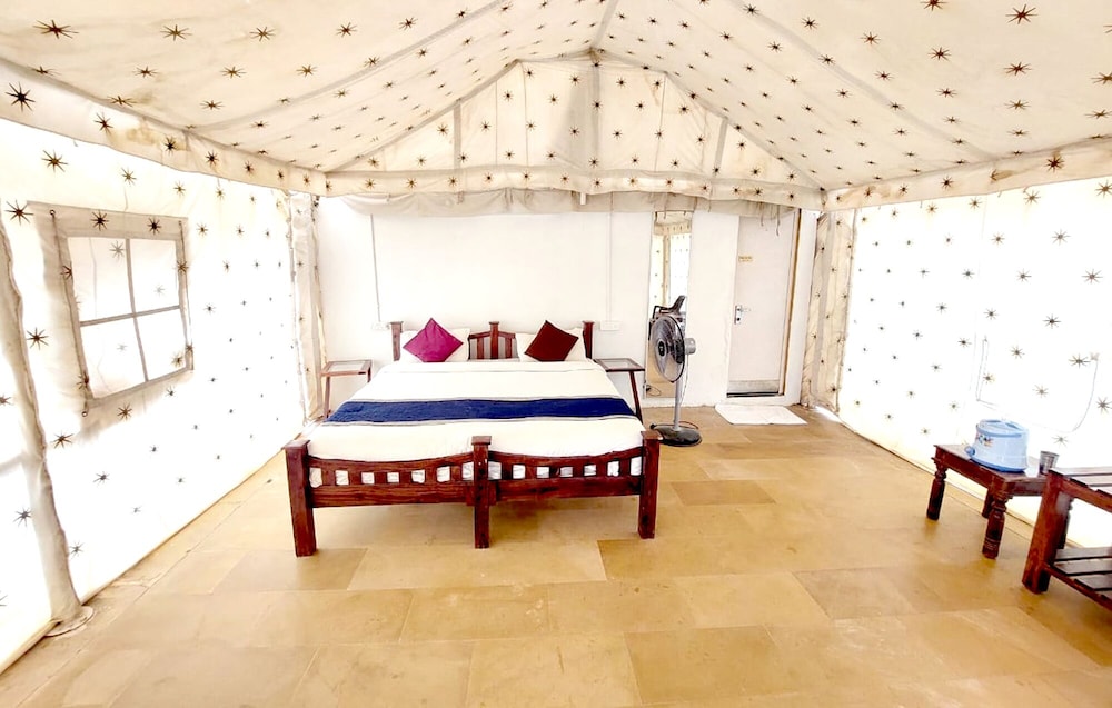 sheesh mahal desert camp