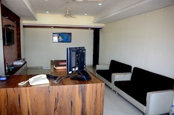 The New Holiday Ii,Mahesana>>Gandhinagar,3 star