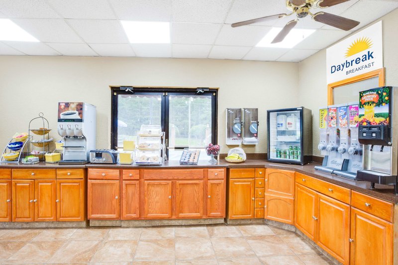 columbus inn and suites