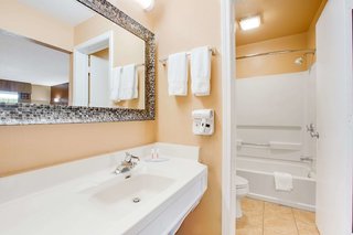 columbus inn and suites