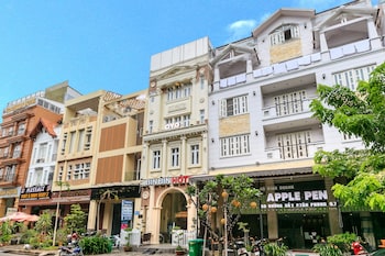 bin bin hotel 3 near sc vivo city d7