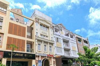 bin bin hotel 3 near sc vivo city d7