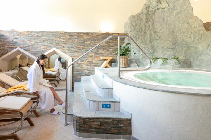 hotel kreuz and post