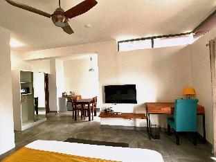 aura corporate suites