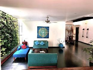 aura corporate suites