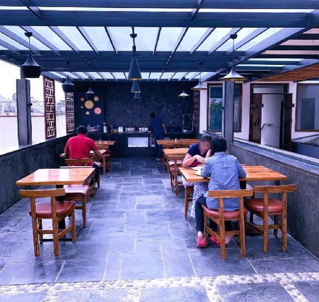 aura corporate suites