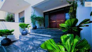 aura corporate suites