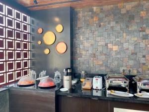 aura corporate suites