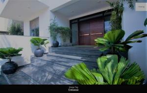 aura corporate suites