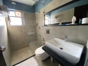 aura corporate suites