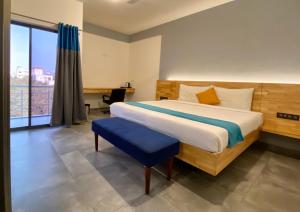 aura corporate suites