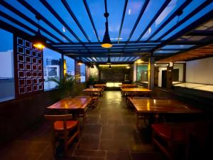 aura corporate suites