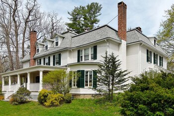 The Dewey,Lee>>Berkshire County,4 star