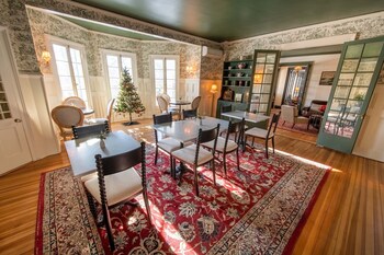 The Dewey,Lee>>Berkshire County,4 star