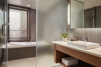 hotel emion phnom penh