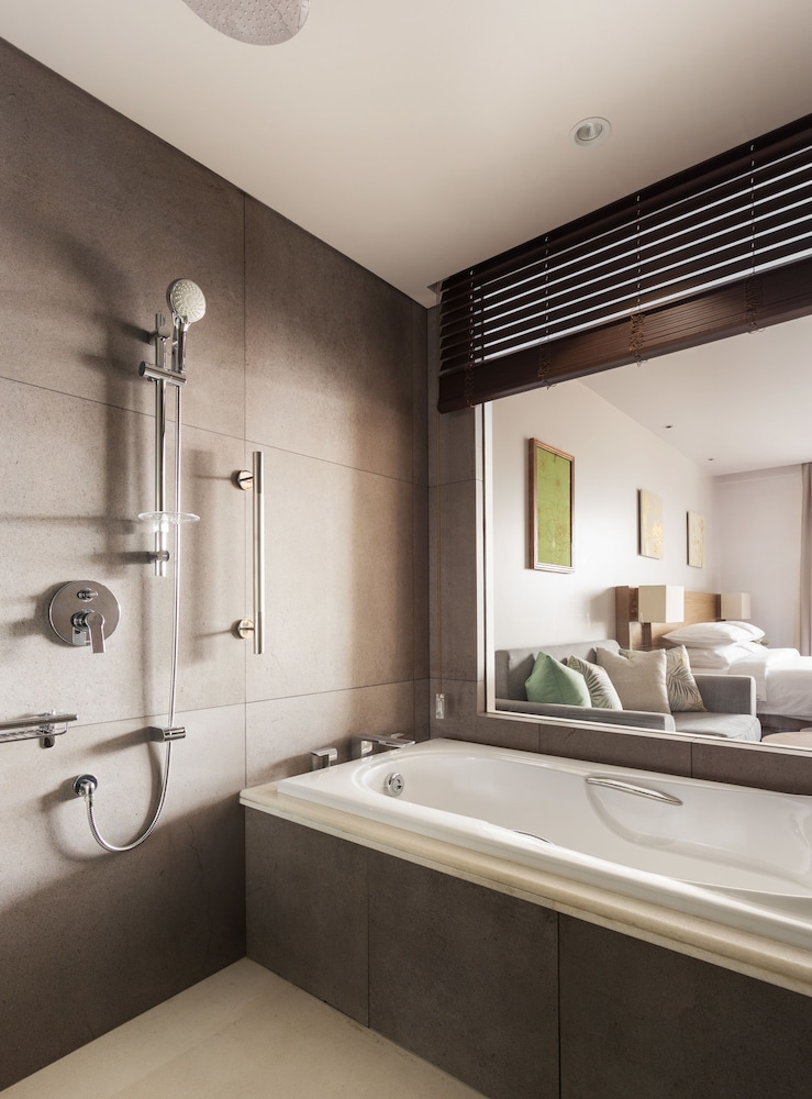 hotel emion phnom penh