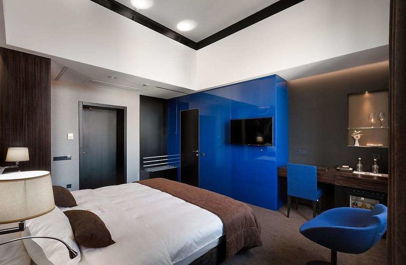 bank hotel