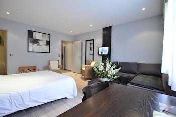 cottage hotel