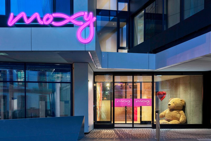 moxy frankfurt city center