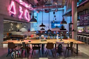 moxy frankfurt city center