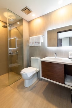 ramada encore makati