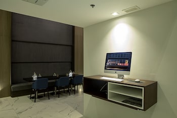 ramada encore makati