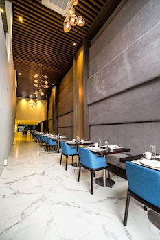 ramada encore makati