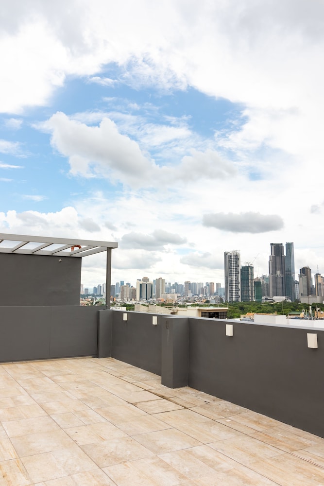 ramada encore makati