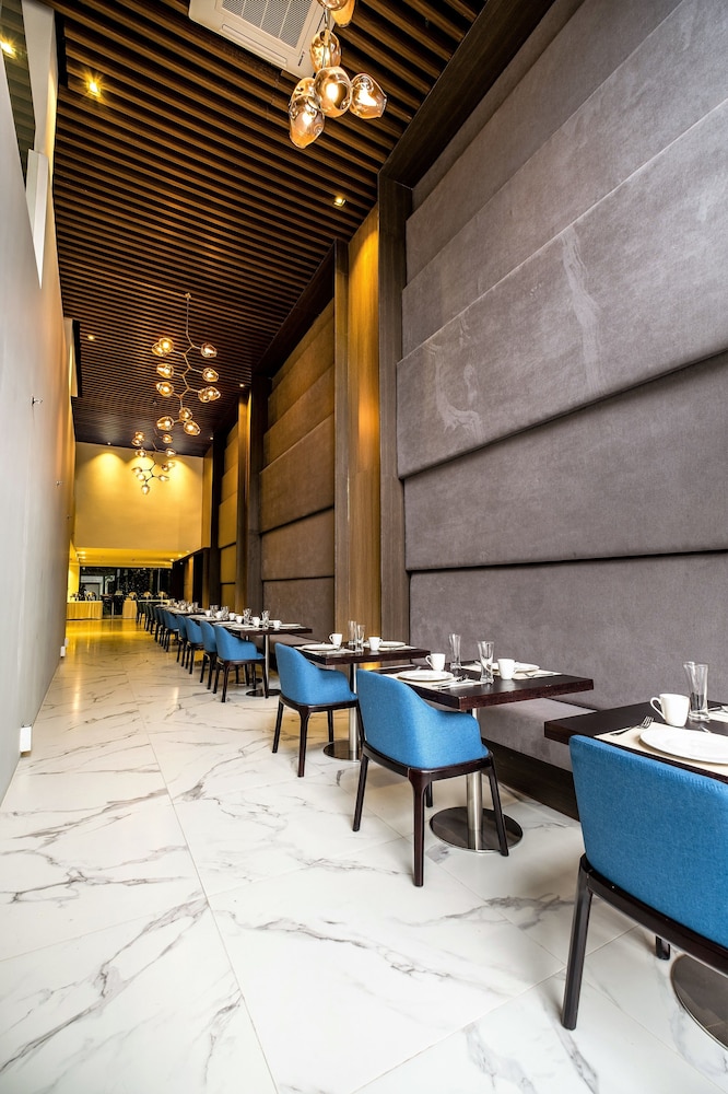 ramada encore makati