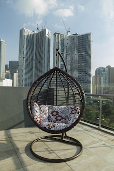 ramada encore makati