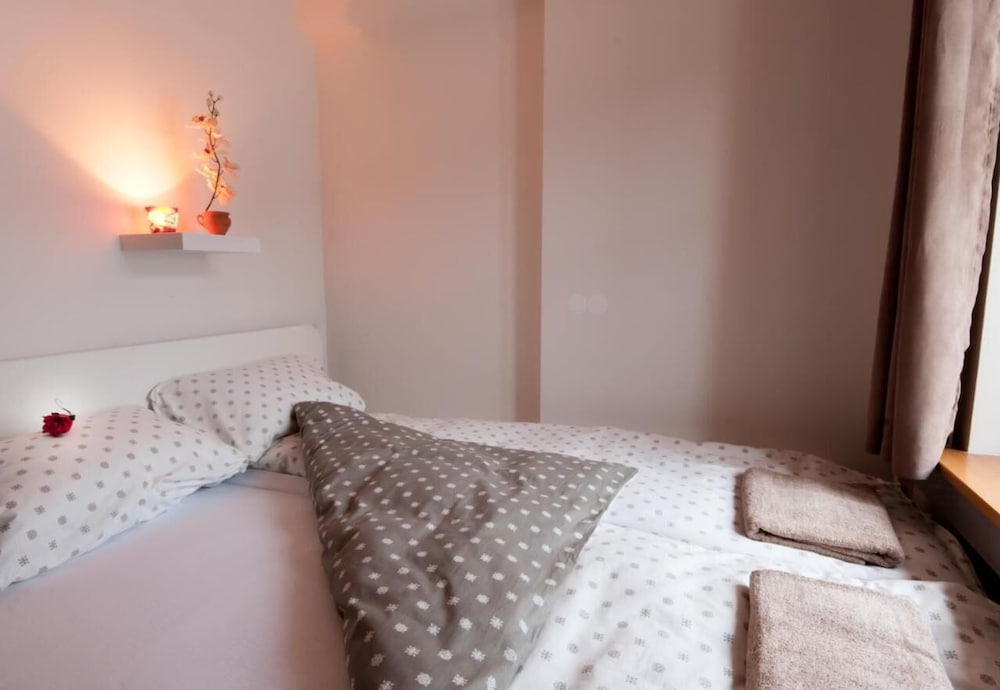 cube central rooms for 2 hostel