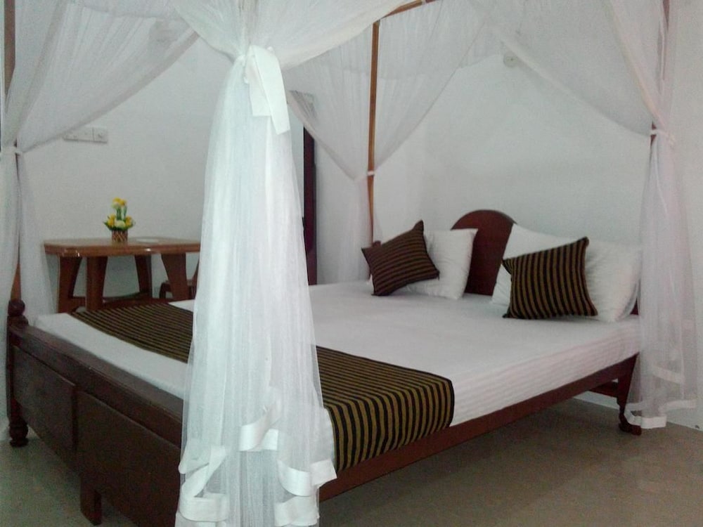 randi guest house mirissa beach