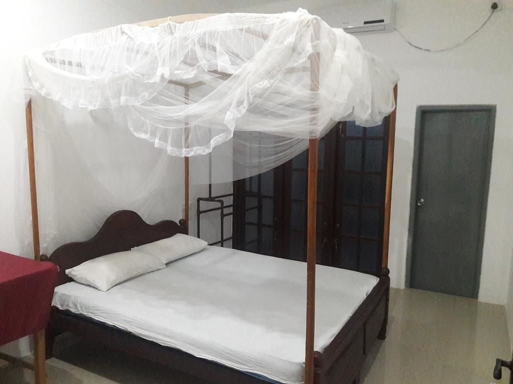 randi guest house mirissa beach