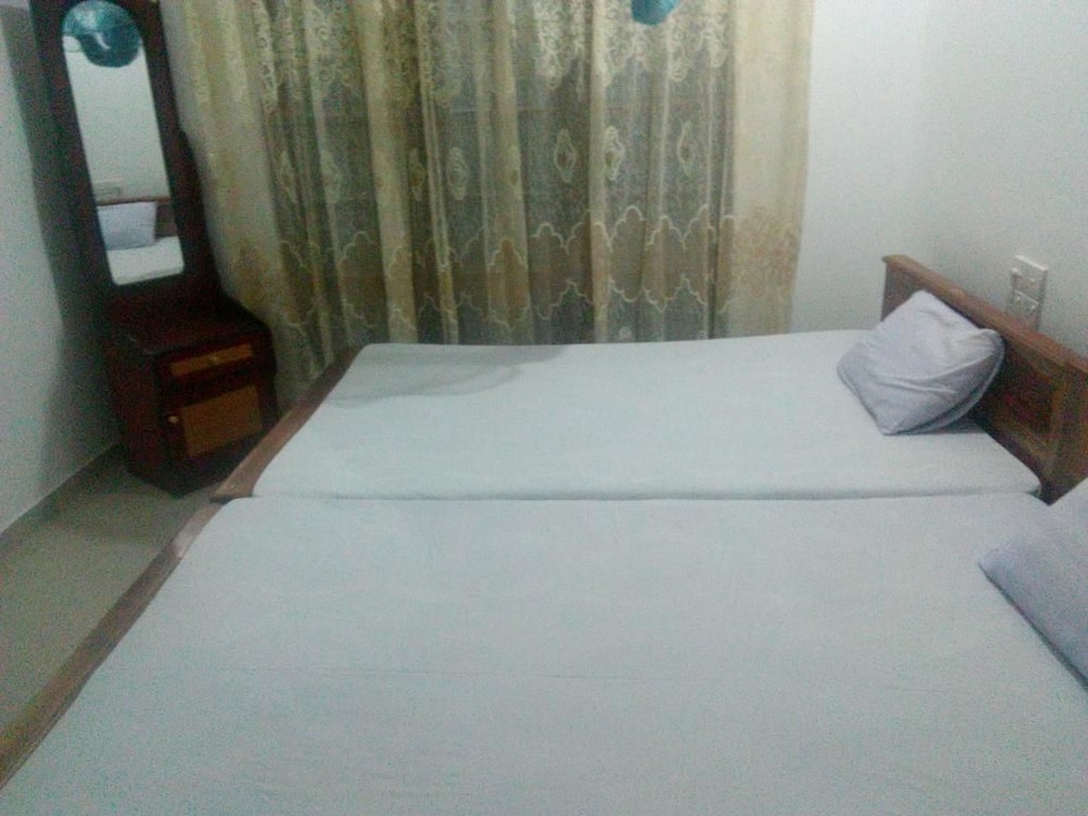 randi guest house mirissa beach